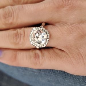 NWOT Beautiful costume jewelry engagement ring